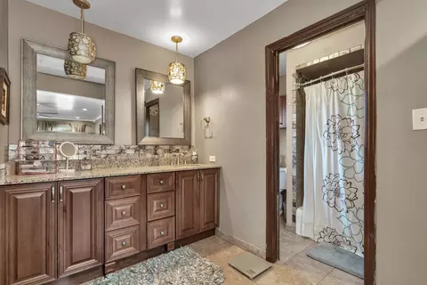 Bath - 20916 Corinth Rd, Olympia Fields, IL 60461 photo 1 of 3