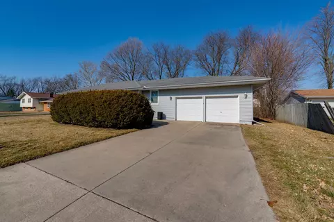 Exterior - 2 Linda Ln, Normal, IL 61761 photo 4 of 7