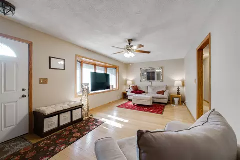 Living - 2 Linda Ln, Normal, IL 61761 photo 2 of 5