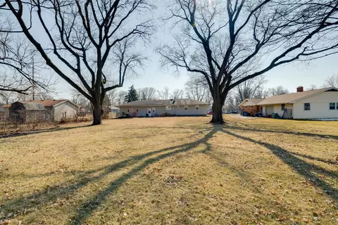 Exterior - 2 Linda Ln, Normal, IL 61761 photo 5 of 7