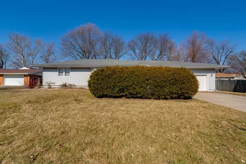 Exterior - 2 Linda Ln, Normal, IL 61761 photo 3 of 7