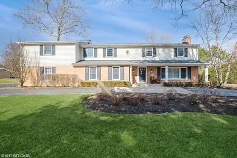 1134 Winwood Dr, Lake Forest, IL 60045