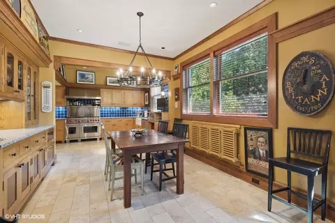 Dining - 1203 Forest Ave, Evanston, IL 60202 photo 4 of 5