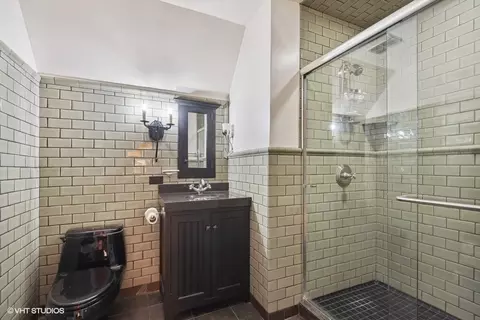 Bath - 1203 Forest Ave, Evanston, IL 60202 photo 6 of 7