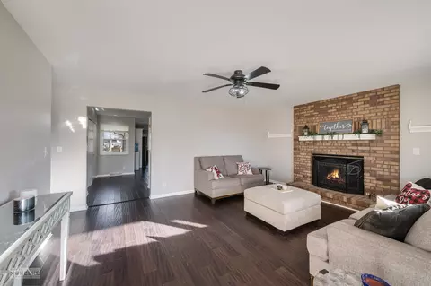 Living - 21 Jack St, Plano, IL 60545 photo 4 of 7