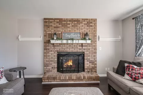 Living - 21 Jack St, Plano, IL 60545 photo 3 of 7