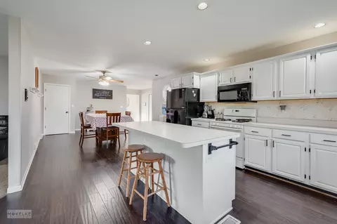 Kitchen - 21 Jack St, Plano, IL 60545 photo 3 of 4