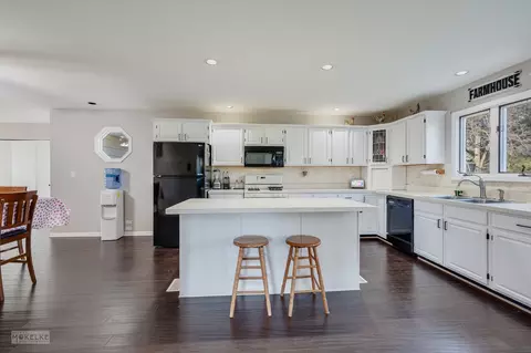Kitchen - 21 Jack St, Plano, IL 60545 photo 1 of 4