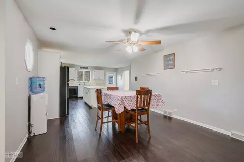 Dining - 21 Jack St, Plano, IL 60545 photo 1 of 2