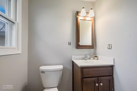Bath - 21 Jack St, Plano, IL 60545 photo 2 of 3