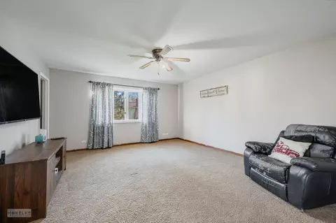 Living - 21 Jack St, Plano, IL 60545 photo 5 of 7