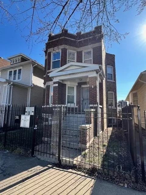 4949 W Potomac Ave, Chicago, IL 60651