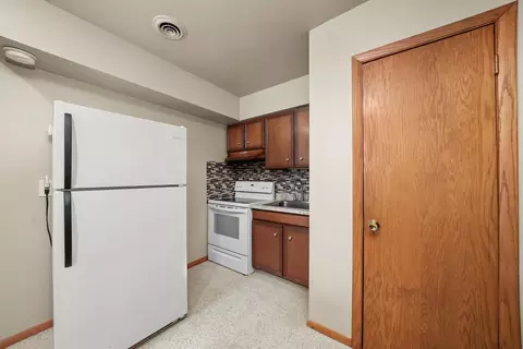Kitchen - 1209 Timber Dr, Sleepy Hollow, IL 60118 photo 7 of 8