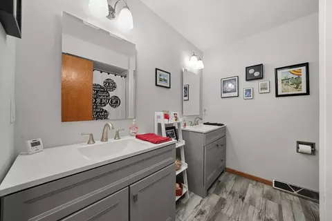 Bath - 1209 Timber Dr, Sleepy Hollow, IL 60118 photo 2 of 4