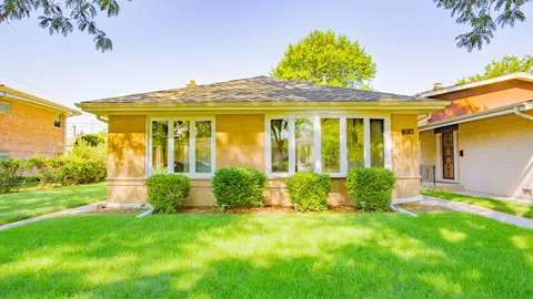 7814 N Tripp Ave, Skokie, IL 60076