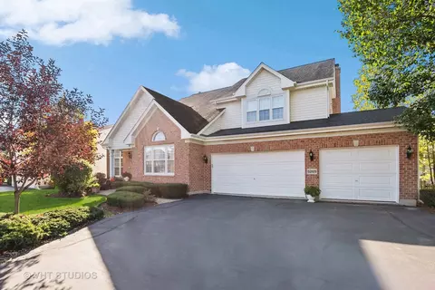 5265 Sawhorse Dr, Hoffman Estates, IL 60192