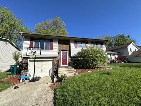 3555 Plover Dr, Decatur, IL 62526