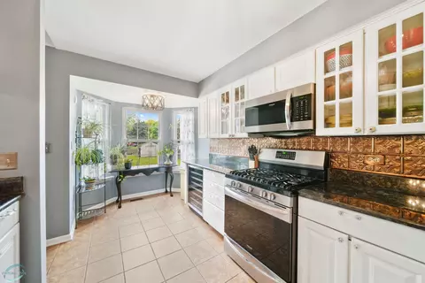 756 Thunderbird Trl, Carol Stream, IL 60188 photo 2