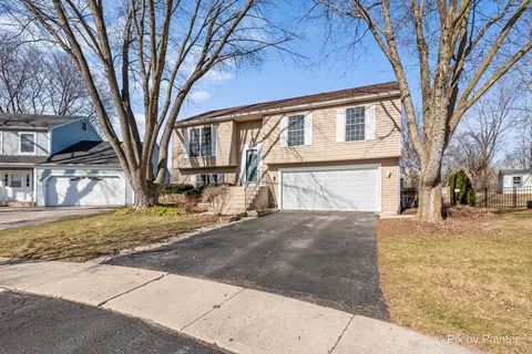 1538 Banbury Ave, Saint Charles, IL 60174