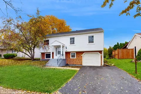 985 Stuart Dr, Bartlett, IL 60103