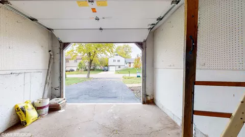 Exterior - 985 Stuart Dr, Bartlett, IL 60103 photo 5 of 10