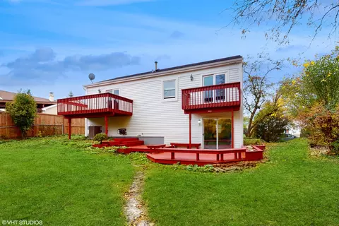 Exterior - 985 Stuart Dr, Bartlett, IL 60103 photo 10 of 10