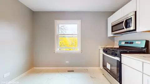 Kitchen - 985 Stuart Dr, Bartlett, IL 60103 photo 1 of 3