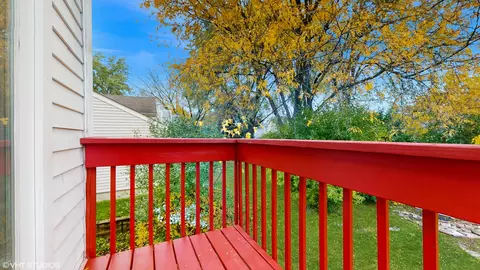 Exterior - 985 Stuart Dr, Bartlett, IL 60103 photo 6 of 10
