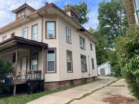 316 E Mulberry St, Bloomington, IL 61701 photo 2