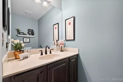 Bath - 941 Howard St, Wheaton, IL 60187 photo 2 of 3