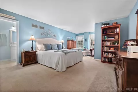 Bedroom - 941 Howard St, Wheaton, IL 60187 photo 1 of 4