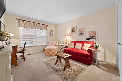 Living - 941 Howard St, Wheaton, IL 60187 photo 6 of 7