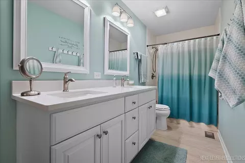 Bath - 941 Howard St, Wheaton, IL 60187 photo 1 of 3