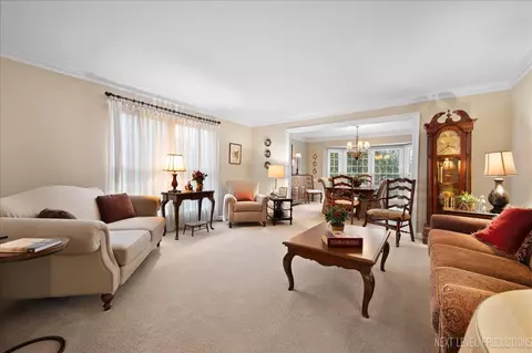 Living - 941 Howard St, Wheaton, IL 60187 photo 4 of 7