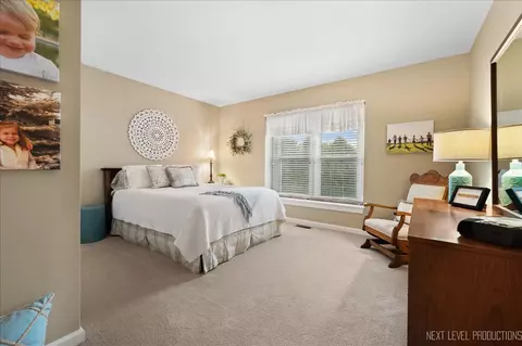 Bedroom - 941 Howard St, Wheaton, IL 60187 photo 4 of 4