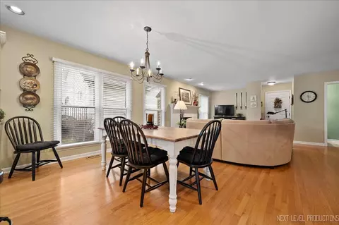 Dining - 941 Howard St, Wheaton, IL 60187 photo 2 of 4