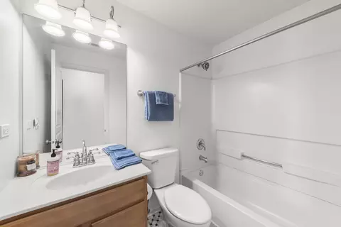 Bath - 24819 Gates Ct, Plainfield, IL 60585 photo 3 of 3