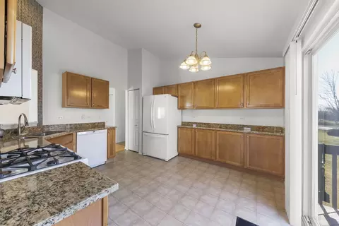 Kitchen - 24819 Gates Ct, Plainfield, IL 60585 photo 3 of 4