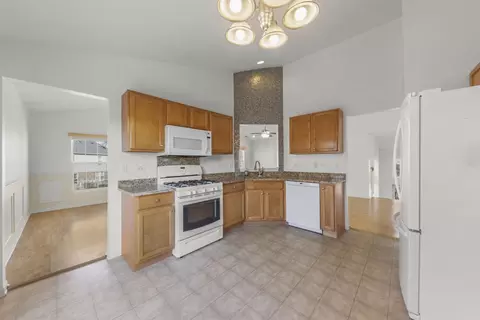Kitchen - 24819 Gates Ct, Plainfield, IL 60585 photo 2 of 4