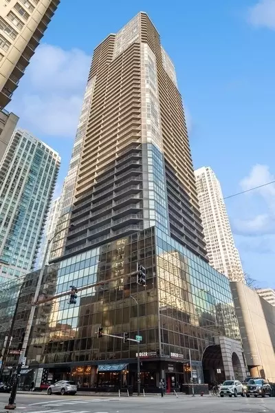 10 E Ontario St #4504, Chicago, IL 60611