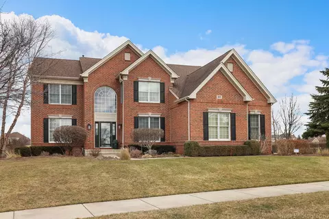 57 Tournament Dr N, Hawthorn Woods, IL 60047