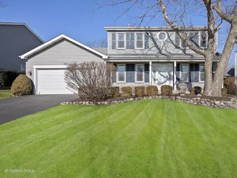 646 N Brookdale Dr, Schaumburg, IL 60194