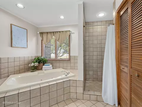 Bath - 1808 185th St, Lansing, IL 60438 photo 2 of 5