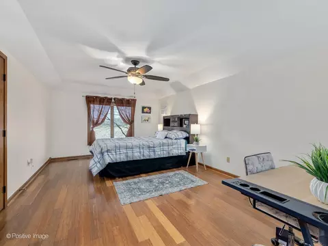 Living - 1808 185th St, Lansing, IL 60438 photo 4 of 6