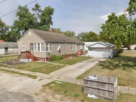 809 W South 5th St, Shelbyville, IL 62565