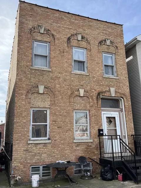 2443 W Fillmore St, Chicago, IL 60612