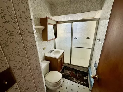 Bath - 4408 Oak Ave, Lyons, IL 60534 photo 1 of 2
