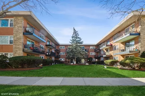 4744 N Kenneth Ave #3C, Chicago, IL 60630