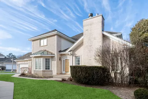1112 Pine Oaks Cir, Lake Forest, IL 60045