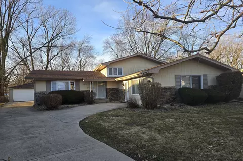 2626 Christina Dr, Lansing, IL 60438